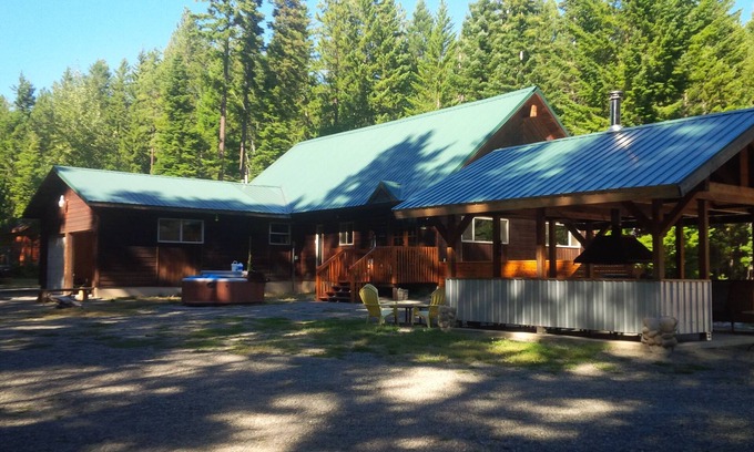 Ronald Cabin | Excepional spacious lodge 5 min frm Roslyn slps 12, huge loft, WIFI, Hot Tub,