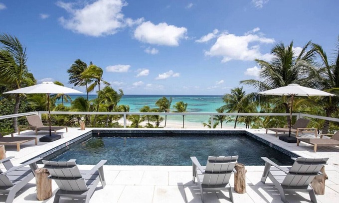 North Palmetto Point Villa | Exceptional 4BR Villa on Beach w/Pool & Generator
