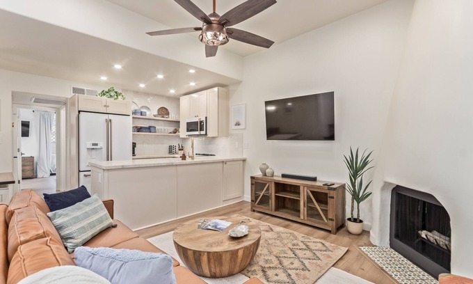 Sands Arcadia Townhouses Condo | Exceptional community! Biltmore/Arcadia location. Impeccable! King Bed!