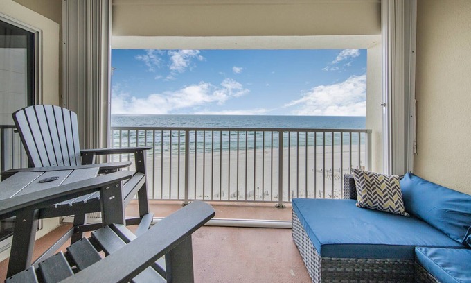 Orange Beach East Condo | Exceptional condo directly on beach with pool