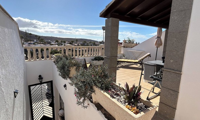 Arguineguin Apartment | Exceptional Deluxe home With Mountain Town & sea viewsnSat T:V & 5g Wifi