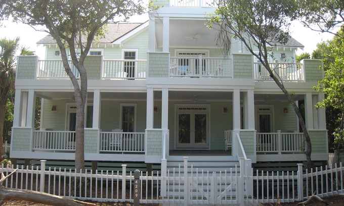 Cape Fear Station House | EXCEPTIONAL HOME, WALK TO: E BEACH, MIKE'S BITES, SHOAL'S, COMMON & CONSERVANCY
