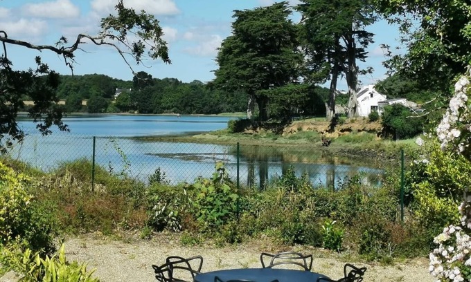 Arradon House | Exceptional house with view and direct access to the sea, nestled in a quiet wooded park