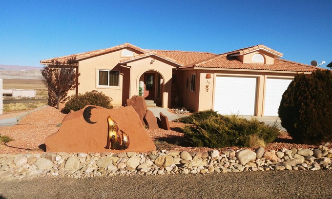 Greenehaven House | Exceptional Lake Powell View Home, lots of parking!
