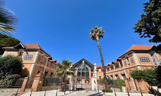 Hyeres City Centre House | Exceptional mini luxury villa in the Manège Godillot, a classified historic site