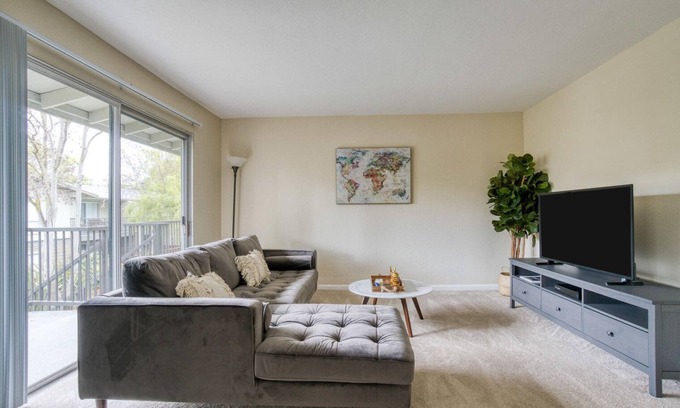 Cuernavaca Apartment | Exceptional Mountain View 2BR w/Gym & Pool, nr Museums, by Blueground
