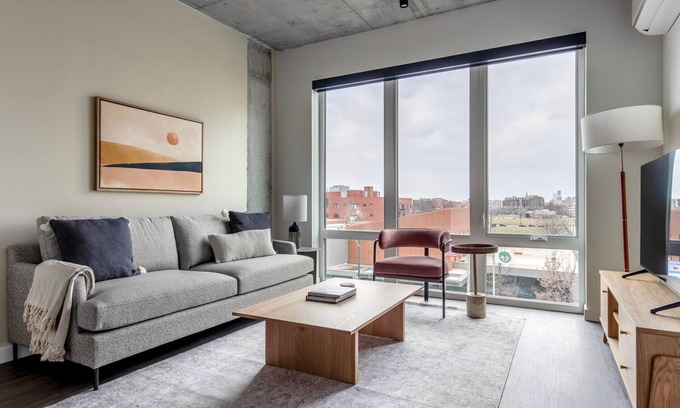 Killgubbin Apartment | Exceptional River North 1BR w/Pool, nr Riverwalk & L, by Blueground