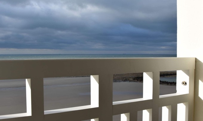 Wimereux Apartment | EXCEPTIONAL SEA FRONT VIEW. FULLY RENOVATED WIFI