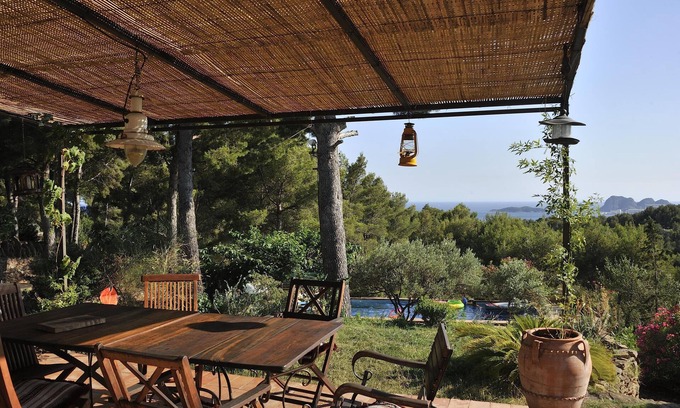 La Ciotat Villa | Exceptional setting, very beautiful view of sea and hills, not overlooked,