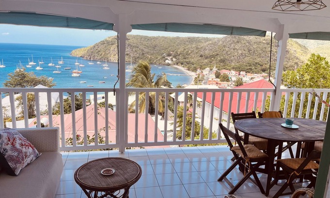 Les Anses-d'Arlets Villa | Exceptional T3 sea view apartment, 5 minutes walk from the beach! And jacuzzi