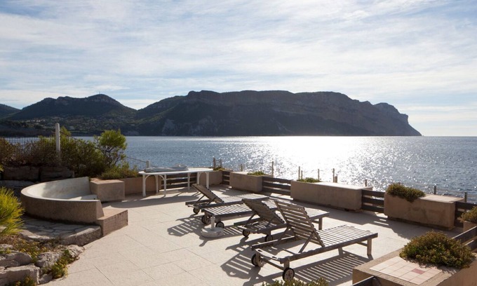 Cassis Villa | Exceptional waterfront villa
