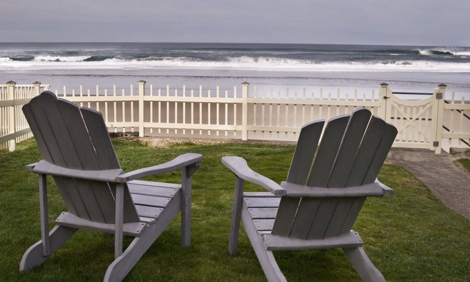 Lincoln City House | Exciting wild surf in the winter or soothing rolling waves in the summer.