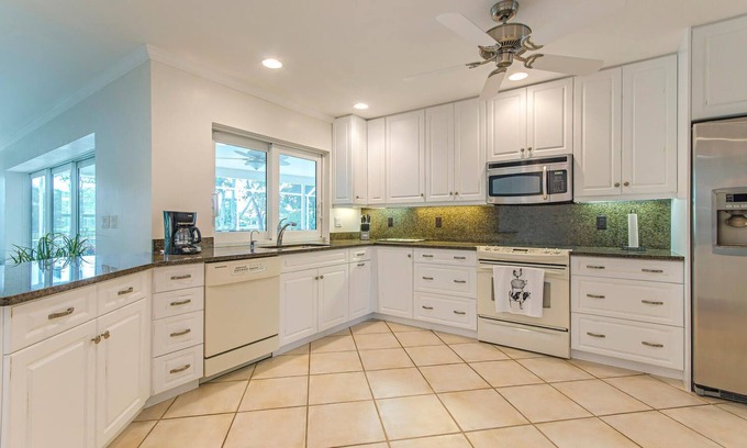 Bonita Springs House | Excl. pool villa-2500sqft- dreamlike location by the lake,5minutes to the beach