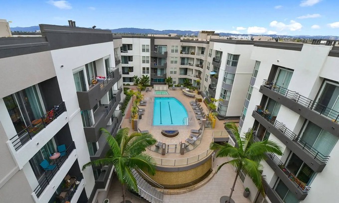 Del Rey Apartment | Exclusive 1-Bedroom Oasis by the Ocean in Marina del Rey Pool Gym Hot Tub