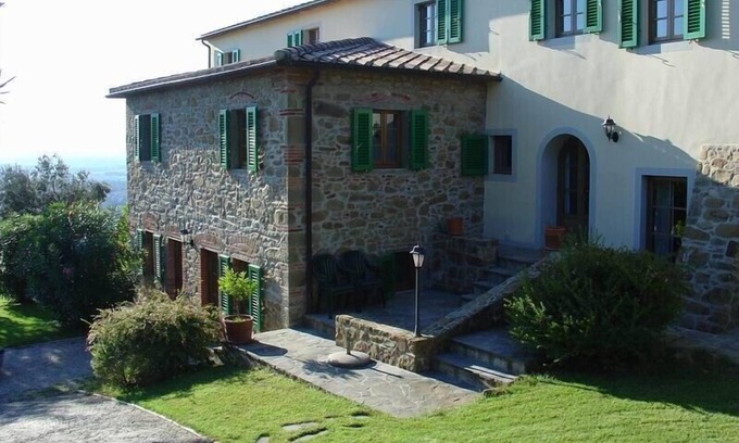Lamporecchio Apartment | Exclusive accommodation in large villa near Vinci with pool