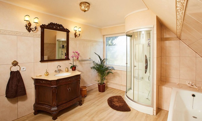 Seevetal Apartment | Exclusive apartment . Top renov . Including garden .