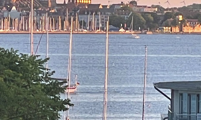 Altefaehr Apartment | Exclusive apartment with harbor view - 200m to the south beach on the island of Rügen