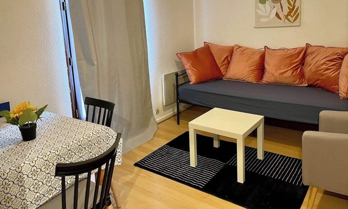 Nord - Gare Apartment | Exclusive building for groups
