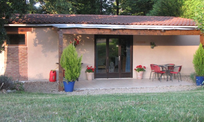 Montrollet Cottage | Exclusive countryside retreat on 8 acres with private lake - pet friendly !