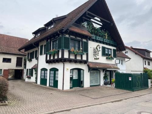 Hausen im Wiesental Apartment | Exclusive Ferienwohnung mit Sportpool zum Schwimmen und Massieren