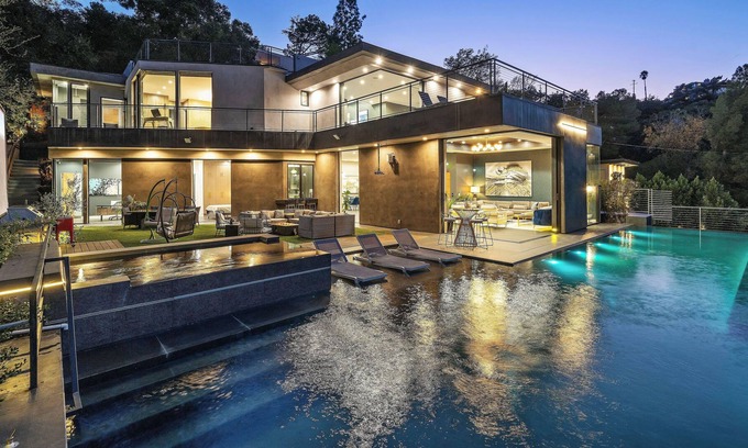 Los Angeles House | Exclusive Gated Retreat - Hollywood Hills/Universal Studios