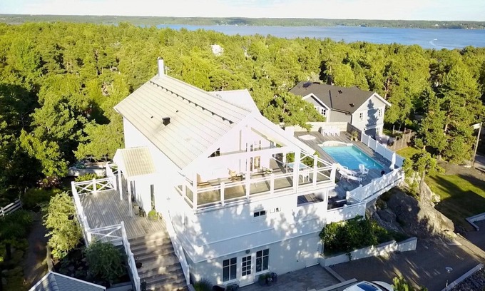 Gustavsvik House | Exclusive house with pool and sea view of Stockholm archipelago near nature and city.