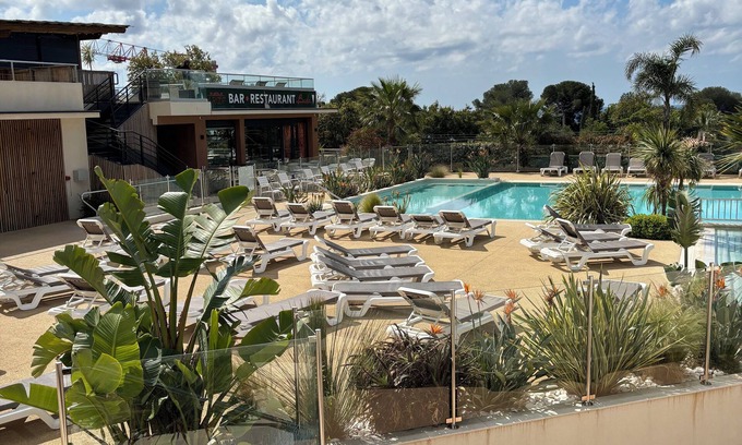 Le Dramont House | Exclusive: Luxury Bungalow with Sea View, Saint-Raphaël, Côte d'Azur