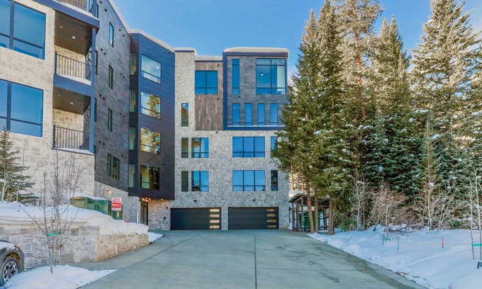 Winter Park Apartment | Exclusive Modern Mountain Luxury Ski-in/Ski-out Condo at The Chill #207