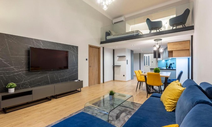 Erzsebetvaros Apartment | Exclusive New York Residence in the Heart of Budapest