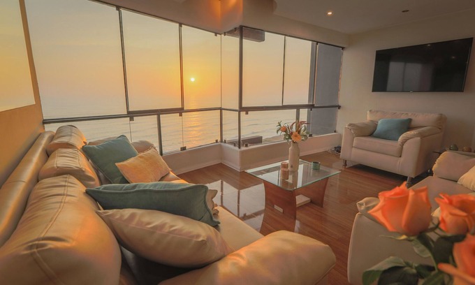 Santa Cruz Apartment | Exclusive Oceanfront Penthouse in Miraflores with rooftop terrace and barbecue