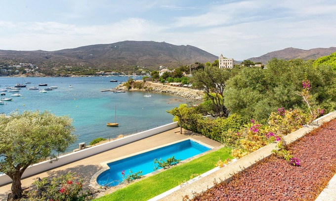 Cadaques Villa | Exclusive seafront villa