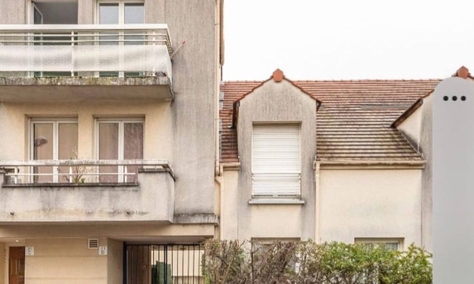 Seine-et-Marne Apartment | Exclusive studio with an office, balcony, Wi-Fi & free parking spot