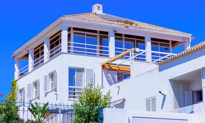 Gale House | Exclusive town home in the holiday complex Monte da Galé with communal pool