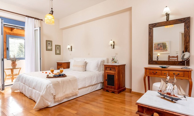 Loutra Villa | Exclusive villa with pool, garden & sea view, close to the beach in N-W Crete