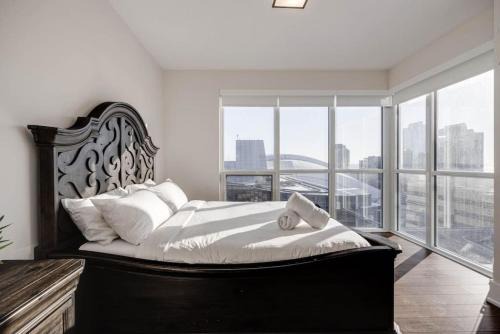 Toronto Entertainment District House | Exec 2BR 2BTH w Million Dollar View of CN tower