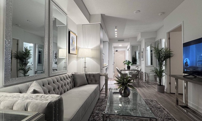 Vaughan Condo | Executive 1 Bedroom Vaughan Metropolitan Condo