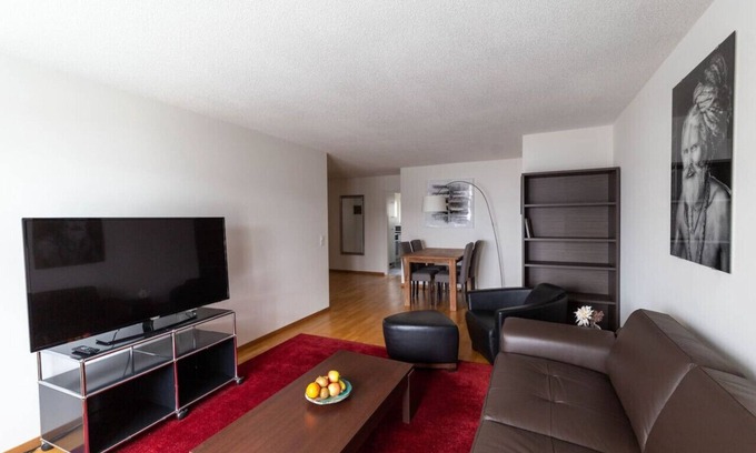 Seefeld Apartment | Executive 2 BD flat/city center (Hösch 5)