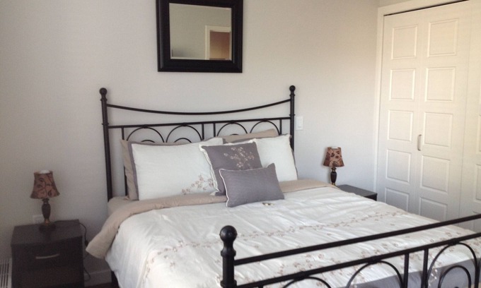 Lower Lonsdale Apartment | Executive 2 Bedroom/ 2 Bathroom Lower Londale North Vancouver