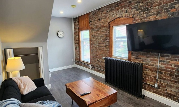 Walkerville House | Executive 2BD 58" TV+Wifi+AC+Parking+Kitchen