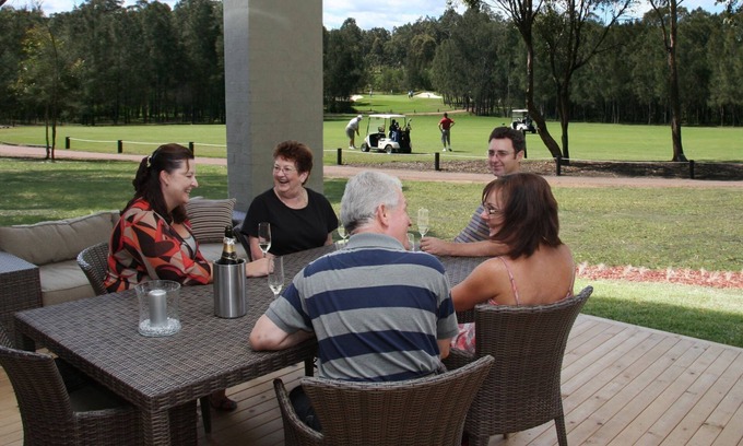 Pokolbin House | Executive 4-bedroom golf course holiday home