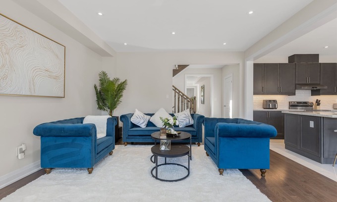 Brampton House | Executive 5BR-4BATH Detached Retreat Brampton/Miss Border