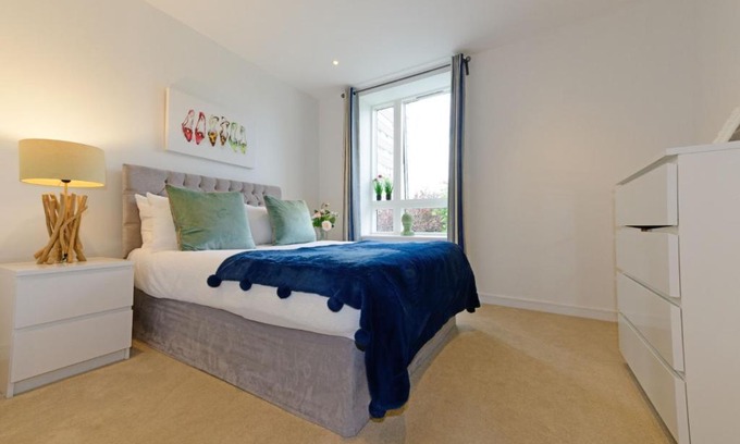 Syon Apartment | Executive Apartment Near Chiswick and Kew Gardens