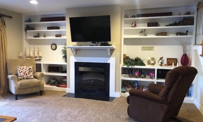 Grand Rivers Condo | Executive bedroom Yacht Condo