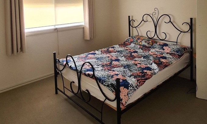 Berwick House | Executive Berwick home. 2 Storeys large lounge + office area. Suit professional