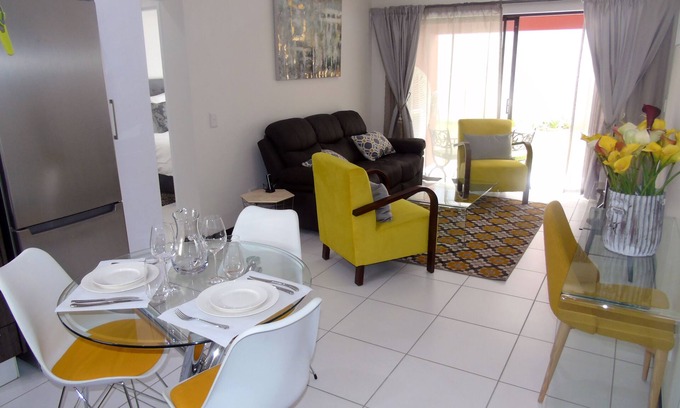Greater Johannesburg Metropolitan Area Condo | Executive condo with a tasteful retro touch