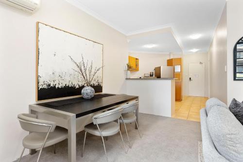 East Perth Apartment | Executive Elegance Stylish 1br Suite On Hay St
