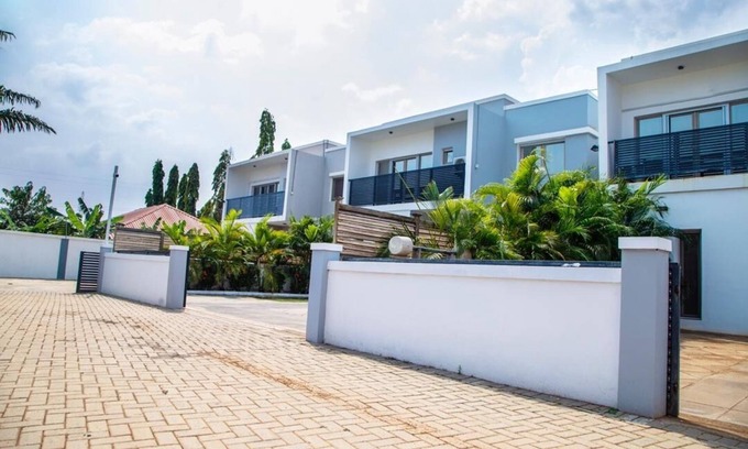 Teshie House | Executive four bedroom all ensuite home