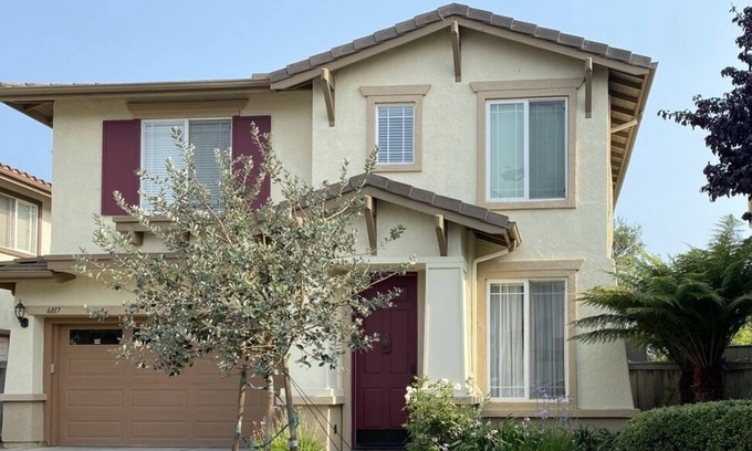 Goleta House | Executive Home, Walk To The Beach
