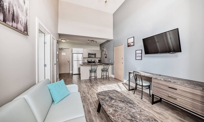 Red Deer Apartment | Executive King Bedroom Suite