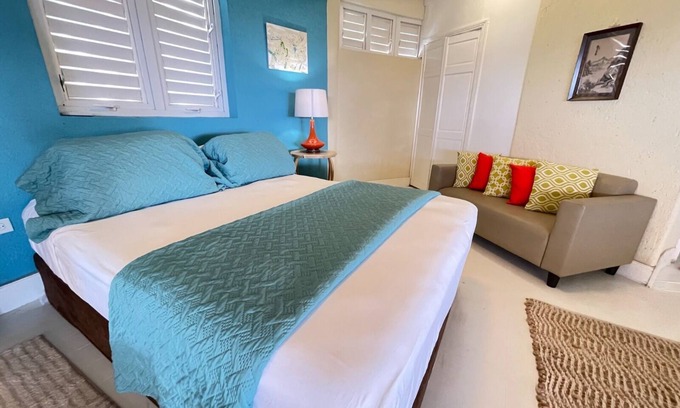 Work Hall Apartment | Executive Loft Apartment with Ocean View